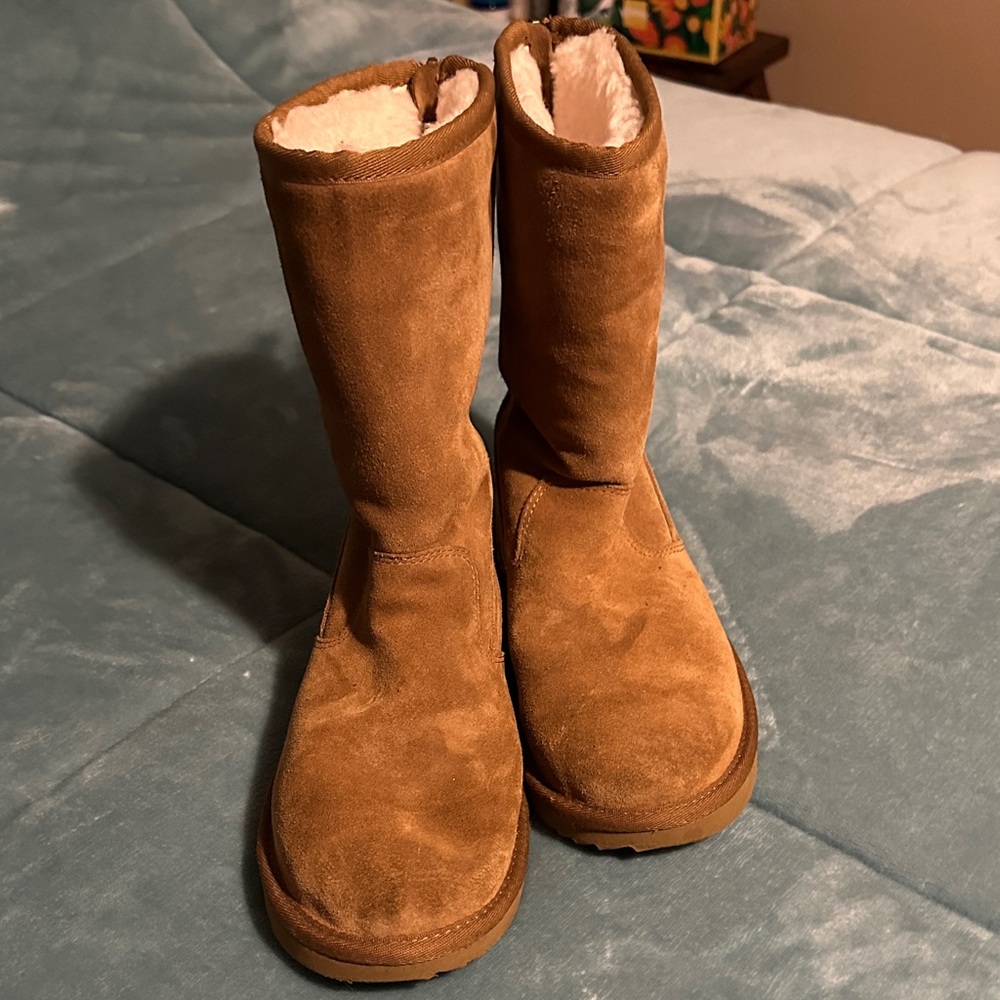 UGG Kids Boots in Chestnut Brown